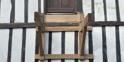 Installation d'une plateforme pour escalier en bois