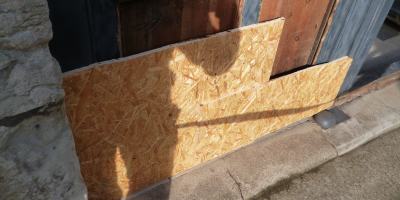 Réparation de porte en bois sur mesure