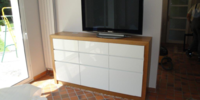 Aménagement sur mesure d'un meuble TV à tiroirs