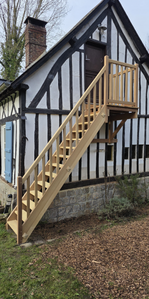 Fabrication d'un escalier extérieur en bois Iroko près de Dieppe