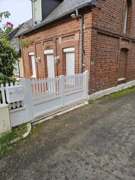 Fourniture et pose d’un portail en bois près de Rouen